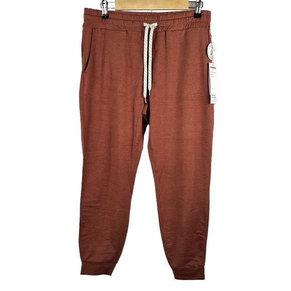 VUORI Performance Jogger in Marsala - Picture 5 of 11